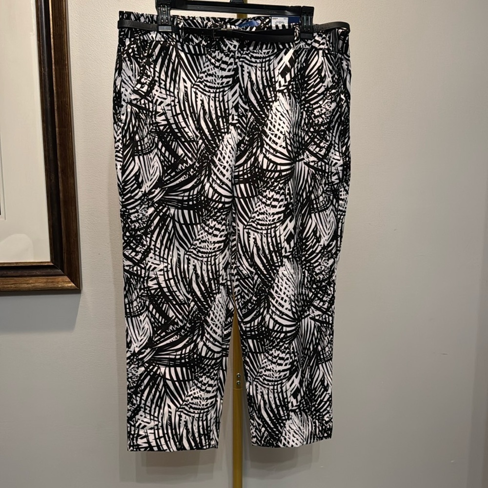 Apt 9 Torie mid rise polyester torie capri pants NWT 12
